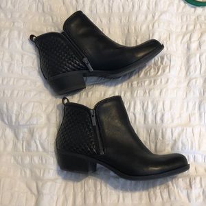 Black Lucky Brand zip booties